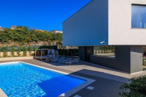 Atemberaubende Villa mit Privatpool nur 450 Meter zum Strand - Hunde sind willkommen, Crikvenica