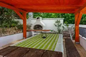Hundefreundliches Apartment nur 230 Meter zum Strand mit 4 Klimaanlagen, Parkplatz, Meerblick, Crikvenica