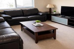 City 3BR 3 Ensuite Townhouse Parking Balcony, Adelaide