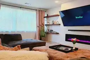 Luxury Urban Escape with Rooftop in downtown Apartments, Atlanta