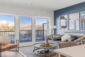 Cozy 2BR apartment in near DT, Golden