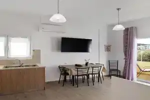 Cozy Apartment Next To The Beach In Almyrida -BY APOKORONAS VILLAS, Almirida