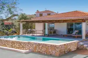 Villa Gisele with Private Pool, Tragaki