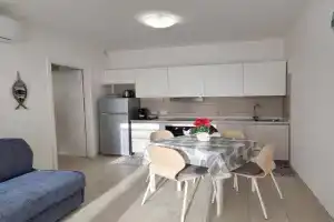Acquamarina Apartments, Vada