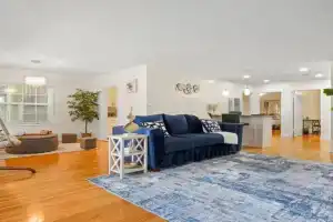Steps to the Beach - Games - Free Parking Apartments, Long Beach