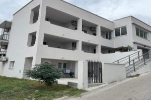 Sutomore Apartman, Bar