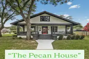 4 min to AT&T & Rangers Stadium, Close to Airport, Sauna, Gym, Pool Table Guest house, Arlington