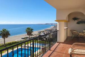 Elegant Sea View Apartment Near Beach & Train, Benalmadena