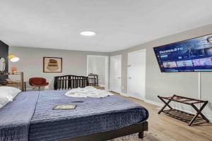 3 mins from Downtown - PS5, King Bed & EV Charger Apartments, Winston-Salem