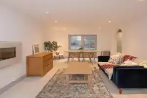 Charming 2-Bed House - 15 Mins Drive to City Centre, Cork