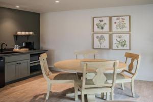 Gloria Inn - 8 Units each with 1bed 1bath, Waco