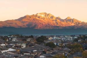 The Panorama Designer Villa & Cafe·Naxi Style Courtyard · Featuring stunning Old Town views,inspired by vibrant natural aesthetics,located next to the Big Waterwheel.Tickets Reservation Service&English Speaking Service&Breakfast, Lijiang