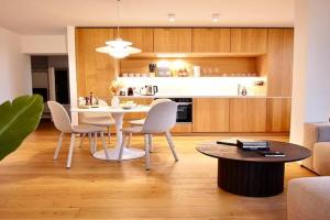 2,5 Zi Design Apt near Porsche Museum with Beamer, Netflix, PS5 Apartments, Stuttgart