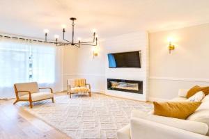 Modern 3BR Loft, Terrace & New Remodel, Sleeps 6 Guest house, Vancouver