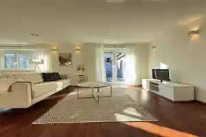 Scharnhäusle 2 - Großzügige Wohlfühl-Wohnung mit Badewanne& Balkon Apartments, Ostfildern