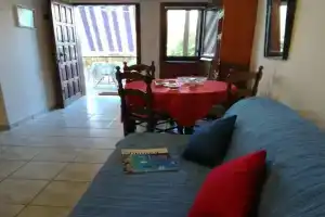 A comfy,central apartment close to the harbor!, Aegina Town