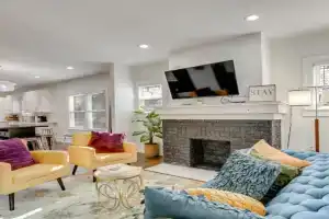 Easy MARTA Access! Modern ATL Home with Deck Guest house, Atlanta