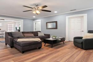 Bunkhouse -Unit A- Fire Pit-Grill-Groups-Patio-Games, Birmingham