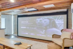 Sleek Studio with Projector - Near Texas Tech!, Lubbock