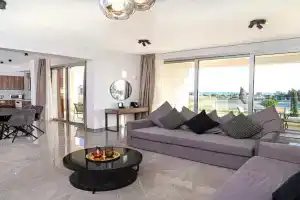 Celeste Suite 402 - Luxury 3 Bedroom Penthouse, Limassol