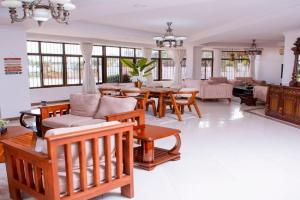 Spacious Apartment in with City, Ocean, and Pool Views, Dar es Salaam