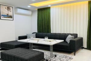 13 Luxury Apartment with Elevator in the Center, Antalya
