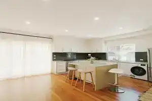 Easy access to city park side cosy house in a convenient hub, Sydney