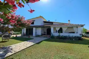 Ektor Villa, Agios Georgios Argyradon