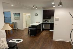 Updated 1 bedroom in the best location!, Chicago