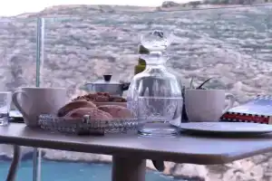 Luxury beachfront apartment with sunsets and seaview in Bay, Xlendi
