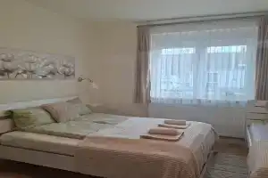 Emma Apartman 2, Vecses