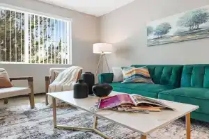 5-Star | Luxe 2BR w/ Pool, Gym & Parking Apartments, Irvine