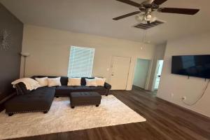 Beautiful modern 3 bed 2 bath Guest house, Fort Worth