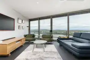 Stylish Top-Floor Apt with Lake and Mountain Views - Hosted by Canstay Apartments, Canberra