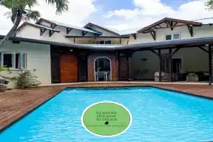 L'Écrin Tropical - Villa 4 Chambres avec Piscine Privée, Black River