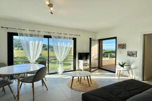 T2 à 200m des plages Apartments, Propriano