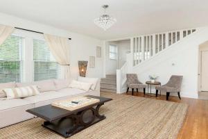 Family Haven with Hot Tub-Near Downtown Indy Guest house, Indianapolis