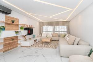 High standing apartment & swimming pool, Tangier