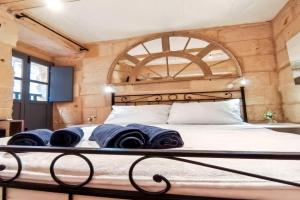 Historic 300 Years Townhouse in Vittoriosa, Valetta