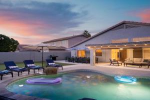 Water Slide, Cave Hot Tub, Game Room and Heated Pool, Chandler