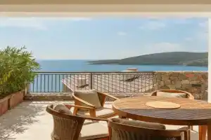 Lustica Bay Marina Village Iris, Radovic