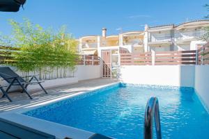 Aurora Maisonette by RentalsPro - Halkidiki Apartments, Kallithea
