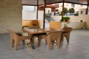 شقة مفروشة مع ساحة خارجية قرب دوار اليوسفي Apartments, Irbid