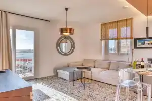 Plush one bedroom apartment with sea view balcony LMAC1-1, Valetta
