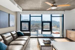 City Views 2BR Floor-to-Ceiling Windows Apartments, Birmingham