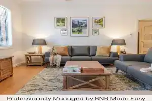 Gormly Grove Cottage - Modern Comfort Near CBD, Wagga Wagga