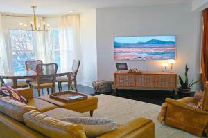 Cozy Eclectic Victorian, 4 Beds, Near Lake & Trail Apartments, Milwaukee