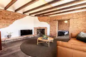 The Black Swan Inn on Barrack - CBD Heritage Stay, Hobart
