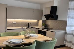 Apartment LAV- newly, modern city spot, Bagnole