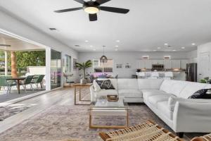 The Oasis - Spacious 4 bedroom home with pool & spa!, Indio